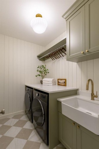 33080 Range Road 61, Rural Mountain View County, AB - Indoor Photo Showing Laundry Room