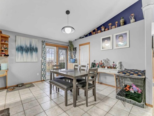 9 Riverview Green Se, Redcliff, AB - Indoor Photo Showing Dining Room