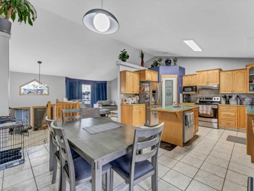 9 Riverview Green Se, Redcliff, AB - Indoor