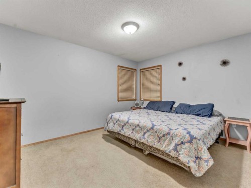 9 Riverview Green Se, Redcliff, AB - Indoor Photo Showing Bedroom