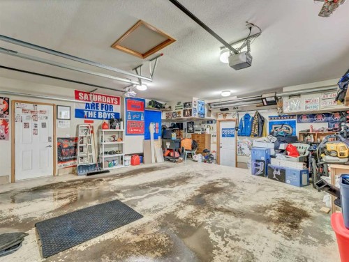 9 Riverview Green Se, Redcliff, AB - Indoor Photo Showing Garage