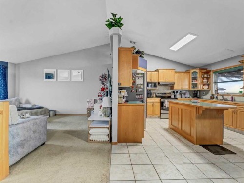 9 Riverview Green Se, Redcliff, AB - Indoor Photo Showing Other Room