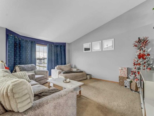 9 Riverview Green Se, Redcliff, AB - Indoor