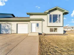 2406 Hatcher Drive NE Medicine Hat, AB T1B 1M4