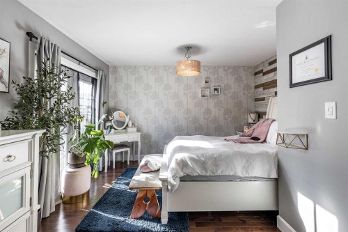 683 7 Street Sw, Medicine Hat, AB - Indoor Photo Showing Other Room