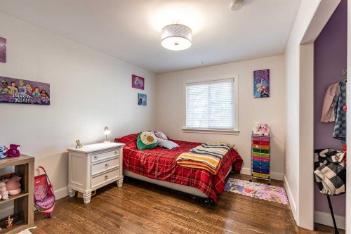683 7 Street Sw, Medicine Hat, AB - Indoor Photo Showing Bedroom