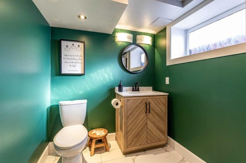 683 7 Street Sw, Medicine Hat, AB - Indoor Photo Showing Bathroom