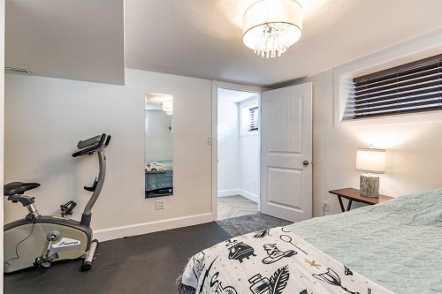 683 7 Street Sw, Medicine Hat, AB - Indoor Photo Showing Other Room