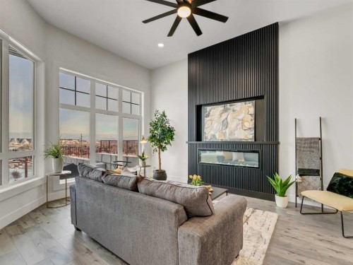 34 Palisades Way Ne, Medicine Hat, AB - Indoor Photo Showing Living Room