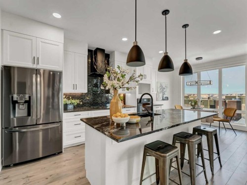 34 Palisades Way Ne, Medicine Hat, AB - Indoor Photo Showing Kitchen With Upgraded Kitchen