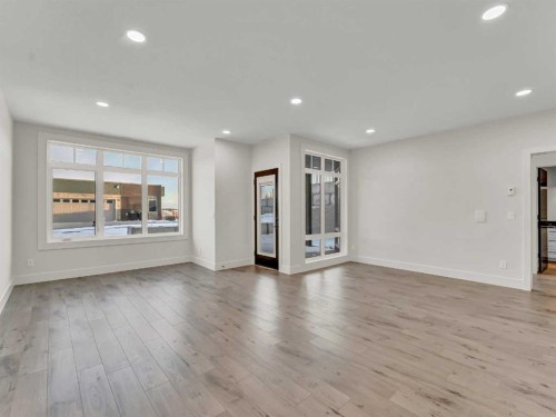 34 Palisades Way Ne, Medicine Hat, AB - Indoor Photo Showing Living Room