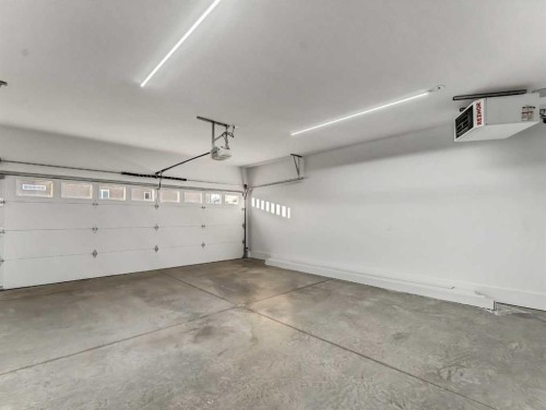 34 Palisades Way Ne, Medicine Hat, AB - Indoor Photo Showing Garage