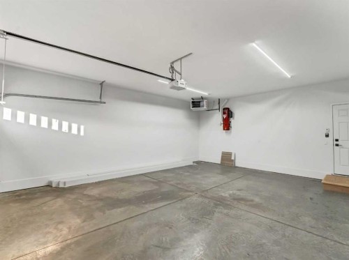 34 Palisades Way Ne, Medicine Hat, AB - Indoor Photo Showing Garage