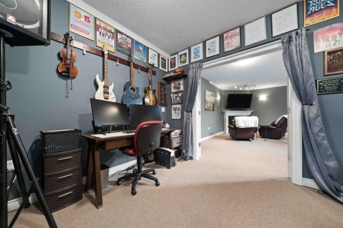 110 Redcliff Way Sw, Redcliff, AB - Indoor Photo Showing Office