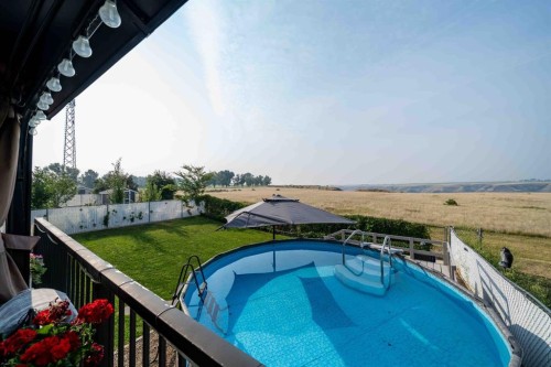 110 Redcliff Way Sw, Redcliff, AB - Outdoor