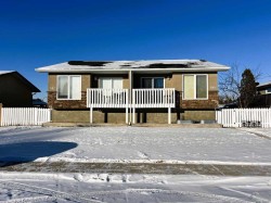 492 Hilton Crescent NE Medicine Hat, AB T1C 1E5