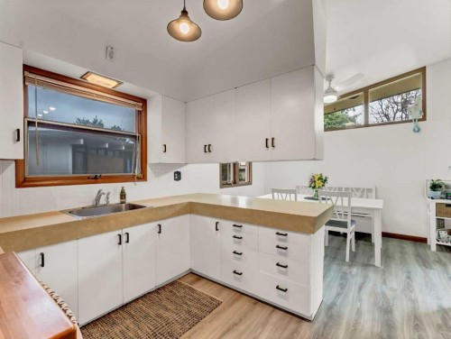 164 Muir Crescent Nw, Medicine Hat, AB - Indoor Photo Showing Kitchen