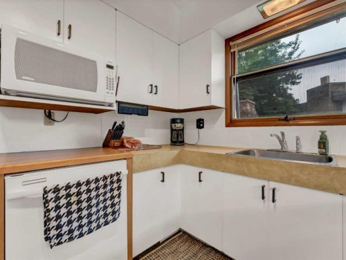 164 Muir Crescent Nw, Medicine Hat, AB - Indoor Photo Showing Kitchen