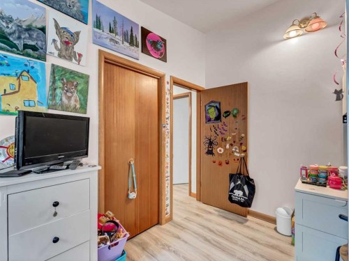 164 Muir Crescent Nw, Medicine Hat, AB - Indoor Photo Showing Other Room