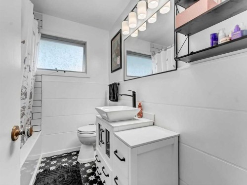 164 Muir Crescent Nw, Medicine Hat, AB - Indoor Photo Showing Bathroom