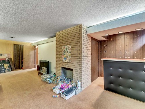 164 Muir Crescent Nw, Medicine Hat, AB - Indoor With Fireplace