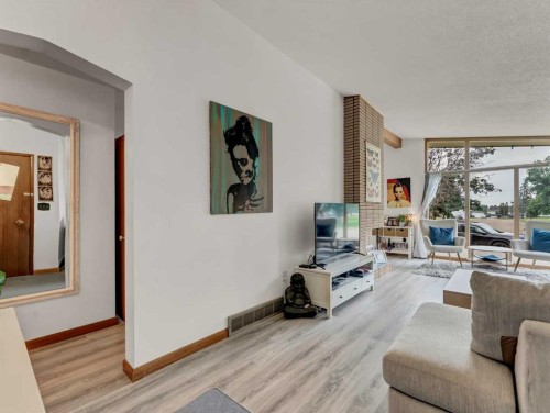 164 Muir Crescent Nw, Medicine Hat, AB - Indoor Photo Showing Other Room