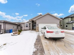 37 Terrace Green NE Medicine Hat, AB T1C 0A2