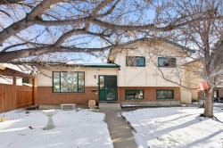 23 Calder Court SE Medicine Hat, AB T1B 3K4