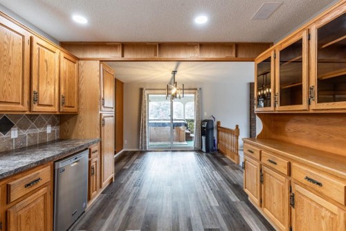 1919 9 Avenue Ne, Medicine Hat, AB - Indoor Photo Showing Kitchen