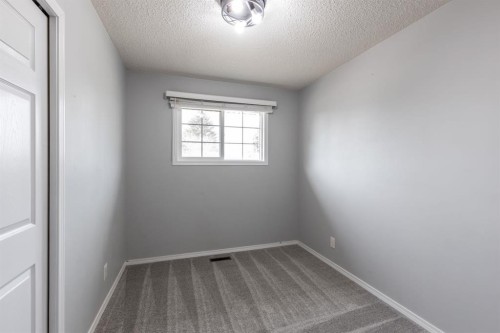 1919 9 Avenue Ne, Medicine Hat, AB - Indoor Photo Showing Other Room
