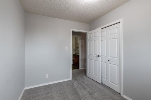 1919 9 Avenue Ne, Medicine Hat, AB - Indoor Photo Showing Other Room