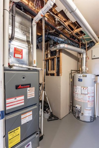 1919 9 Avenue Ne, Medicine Hat, AB - Indoor Photo Showing Basement
