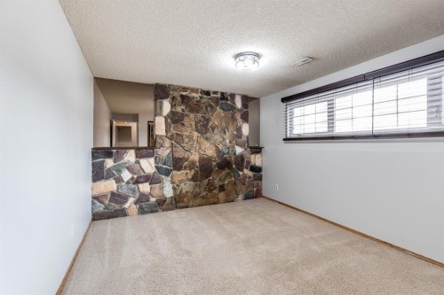1919 9 Avenue Ne, Medicine Hat, AB - Indoor Photo Showing Other Room