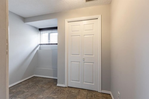 1919 9 Avenue Ne, Medicine Hat, AB - Indoor Photo Showing Other Room