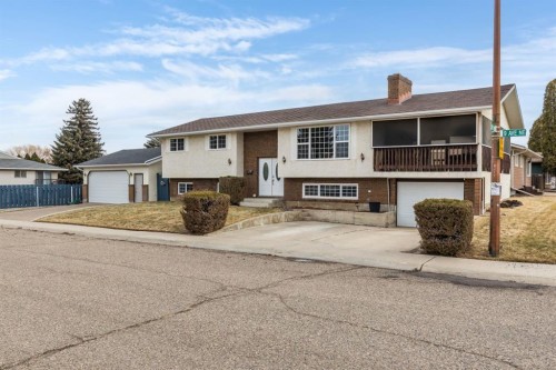 1919 9 Avenue Ne, Medicine Hat, AB - Outdoor With Facade