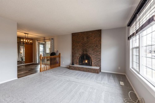 1919 9 Avenue Ne, Medicine Hat, AB - Indoor Photo Showing Living Room With Fireplace