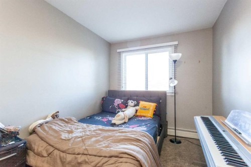 207B-295 Columbia Boulevard West, Lethbridge, AB - Indoor Photo Showing Bedroom