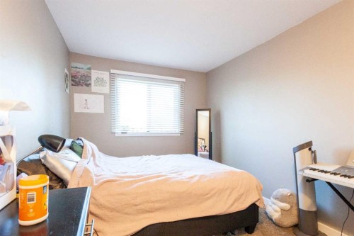 207B-295 Columbia Boulevard West, Lethbridge, AB - Indoor Photo Showing Bedroom