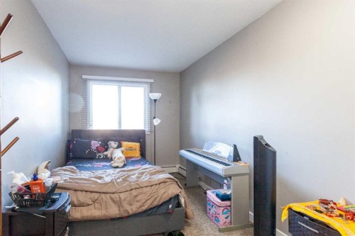 207B-295 Columbia Boulevard West, Lethbridge, AB - Indoor Photo Showing Bedroom