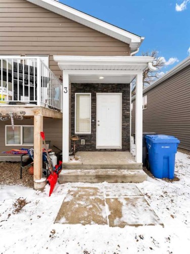 634 Industrial Avenue Se, Medicine Hat, AB - Outdoor With Exterior