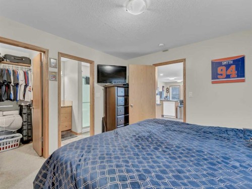 634 Industrial Avenue Se, Medicine Hat, AB - Indoor Photo Showing Bedroom