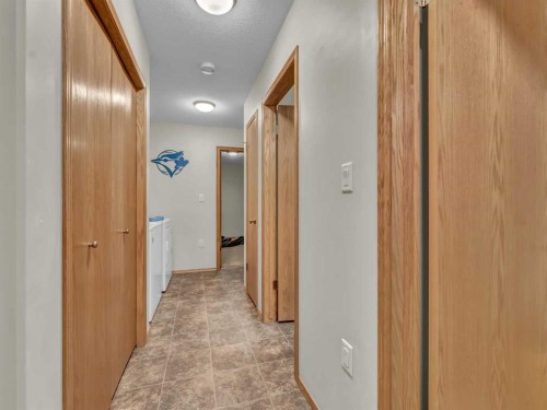 634 Industrial Avenue Se, Medicine Hat, AB - Indoor Photo Showing Other Room