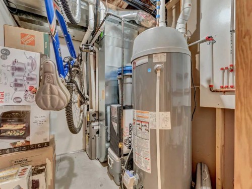 634 Industrial Avenue Se, Medicine Hat, AB - Indoor Photo Showing Basement