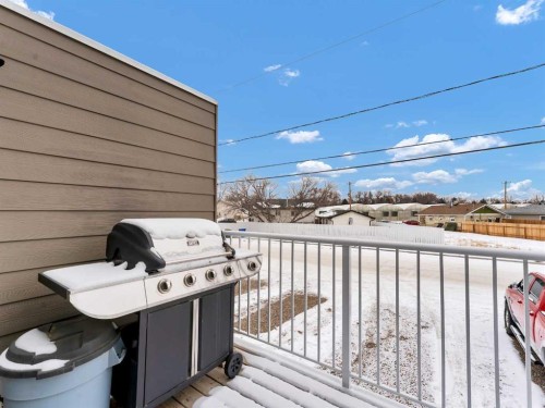 634 Industrial Avenue Se, Medicine Hat, AB - Outdoor With Exterior