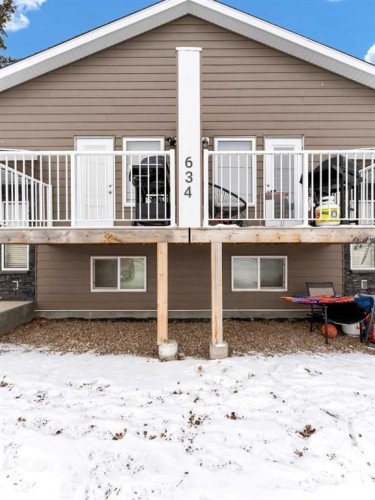 634 Industrial Avenue Se, Medicine Hat, AB - Outdoor With Deck Patio Veranda