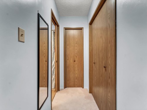 30-459 Carry Drive Se, Medicine Hat, AB - Indoor Photo Showing Other Room