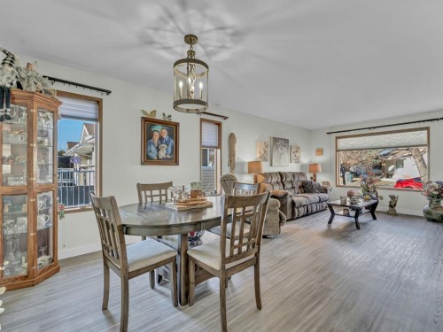 30-459 Carry Drive Se, Medicine Hat, AB - Indoor Photo Showing Other Room