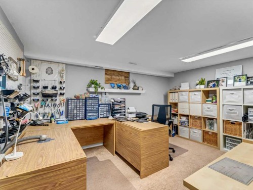 11 Taylor Crescent Se, Medicine Hat, AB - Indoor Photo Showing Office
