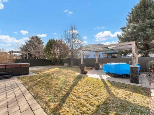 11 Taylor Crescent Se, Medicine Hat, AB - Outdoor