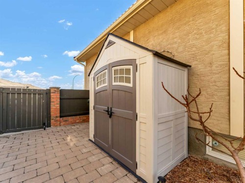 11 Taylor Crescent Se, Medicine Hat, AB - Outdoor With Exterior